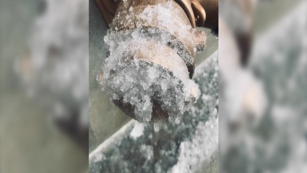 Así golpeó a Chicago la tormenta de hielo este martes