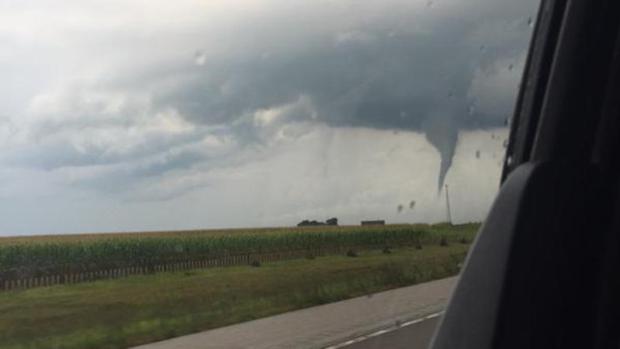 Tornados y clima severo golpearon a IL en martes