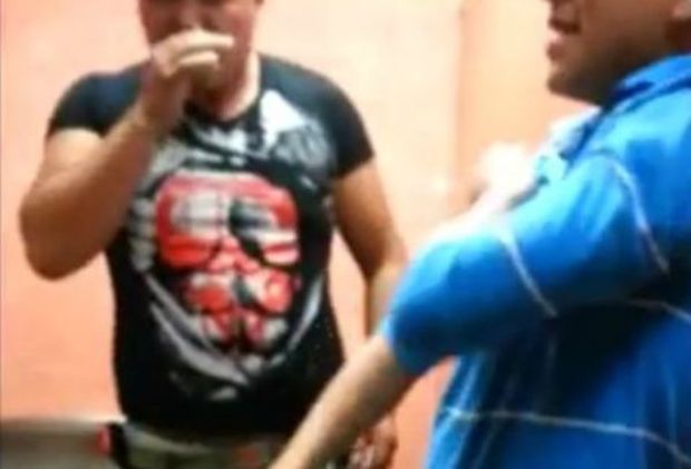 Video: Captan a policías consumiendo droga