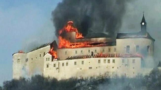 Arde castillo medieval