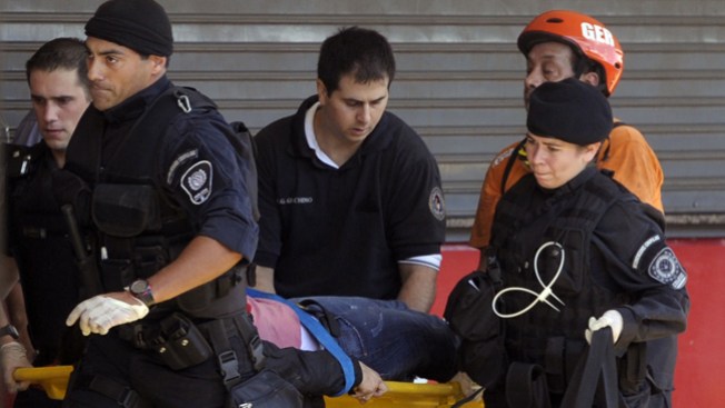 Mueren decenas al chocar tren en Argentina