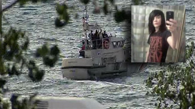 Adolescente perdido en el lago
