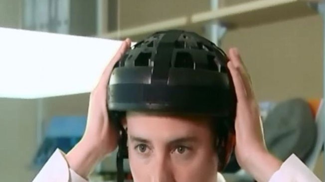 Inventan innovador casco plegable