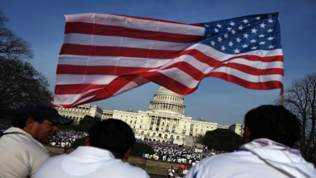 Arrestan a 100 activistas en Washington