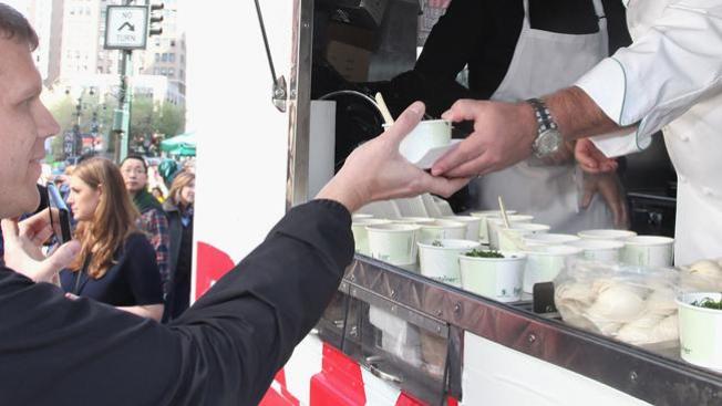 Podrían dar luz verde a cocinas ambulantes en Chicago