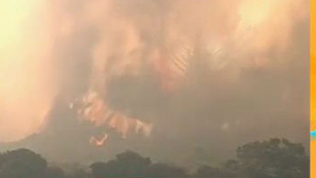 Incendio sin control arrasa zona de Chile