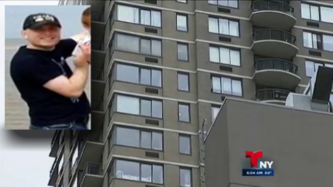 Padre lanza a su hijo de un piso 52