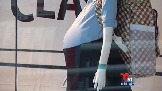 Maniquíes encinta causan estupor