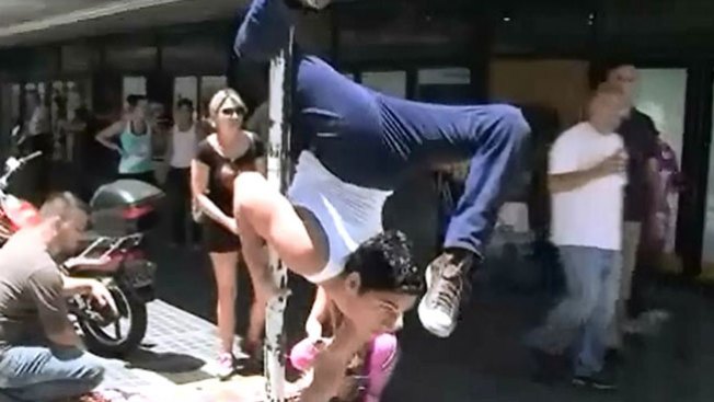 Un baile del tubo en plena calle