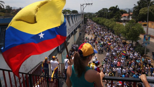 Venezuela se divide en bandos políticos