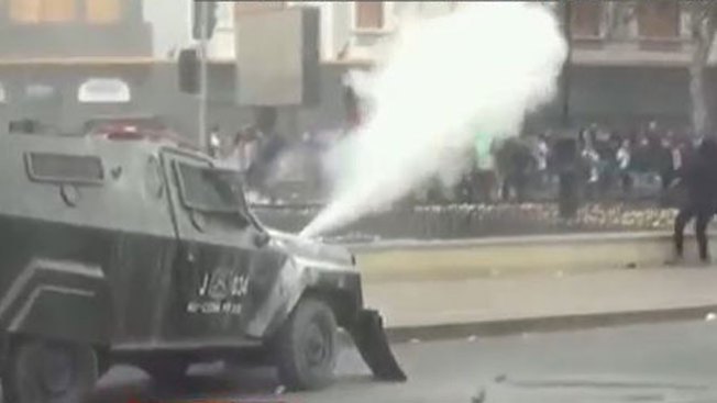 Violentas protestas en calles de Santiago