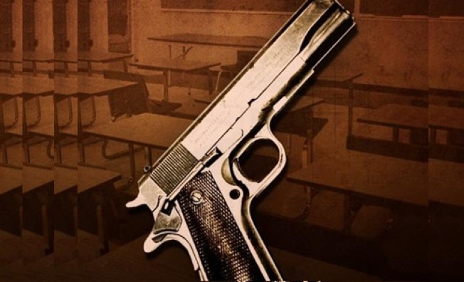 Alumno acusado de llevar pistola a escuela