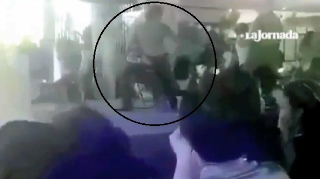 Festejan a mamás con ‘strippers’ en primaria de México